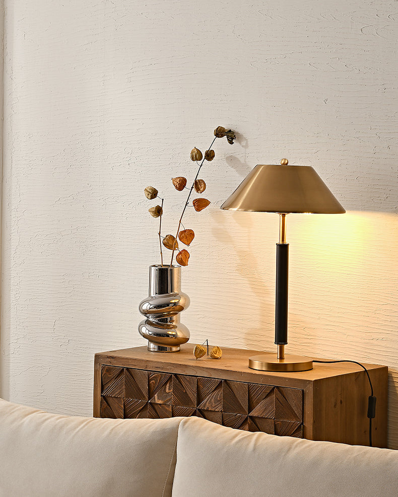 VANDERBILT AURORA LED TABLE LIGHT
