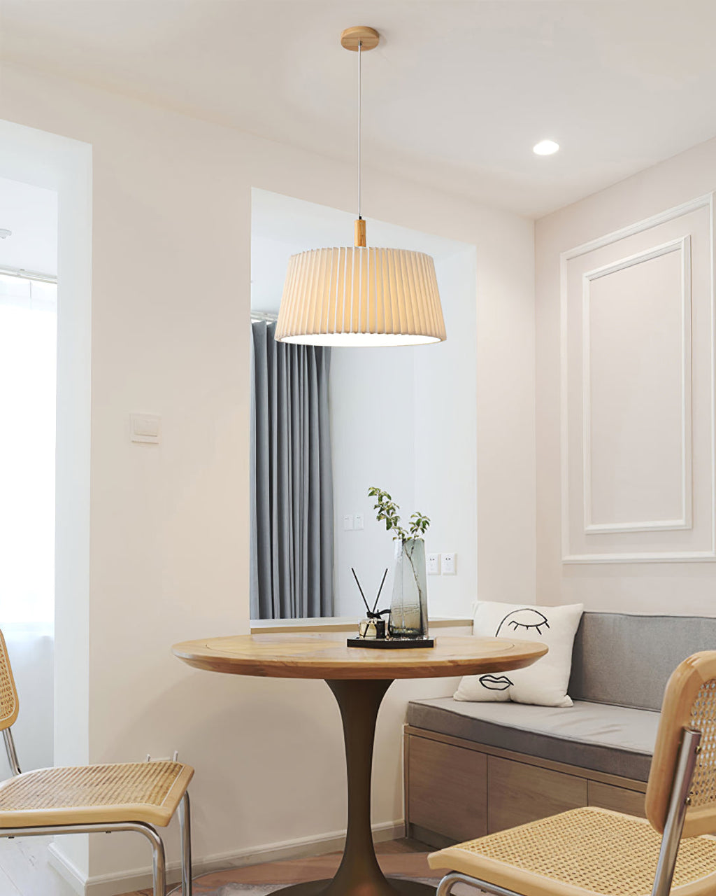 WINTHORPE HANGING GLASS ILLUMINATOR