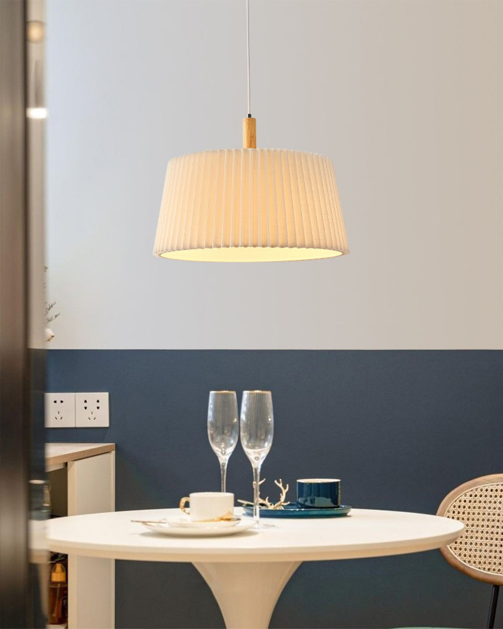 WINTHORPE HANGING GLASS ILLUMINATOR