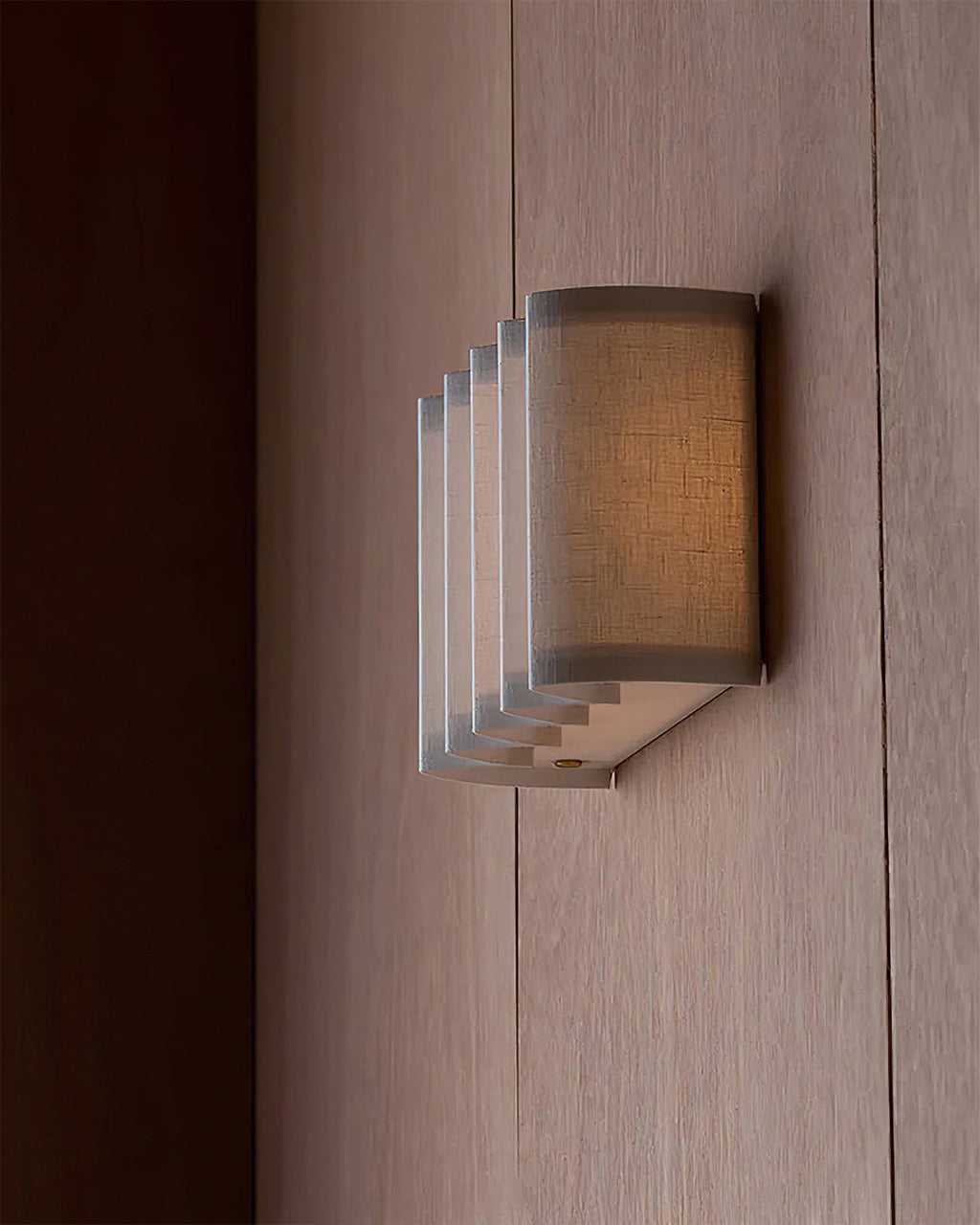 RAVENWOOD STREAMLINE WALL SCONCE