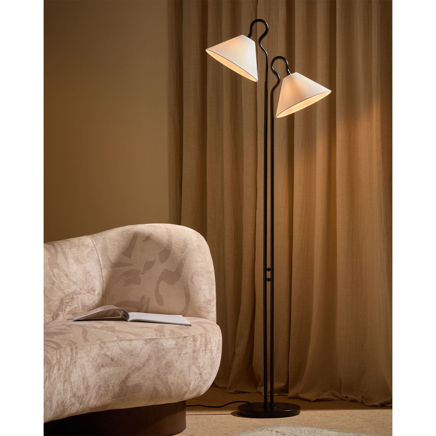 FENWICK TAPERED TRIPOD LAMP
