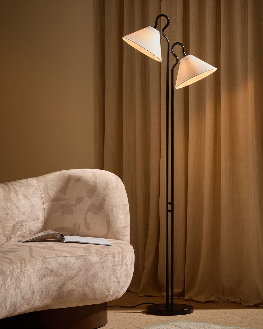 FENWICK TAPERED TRIPOD LAMP