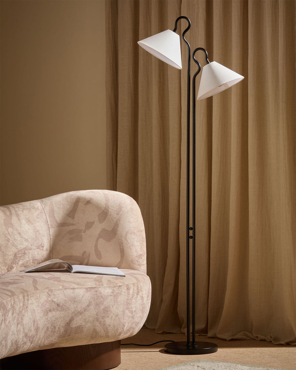 FENWICK TAPERED TRIPOD LAMP