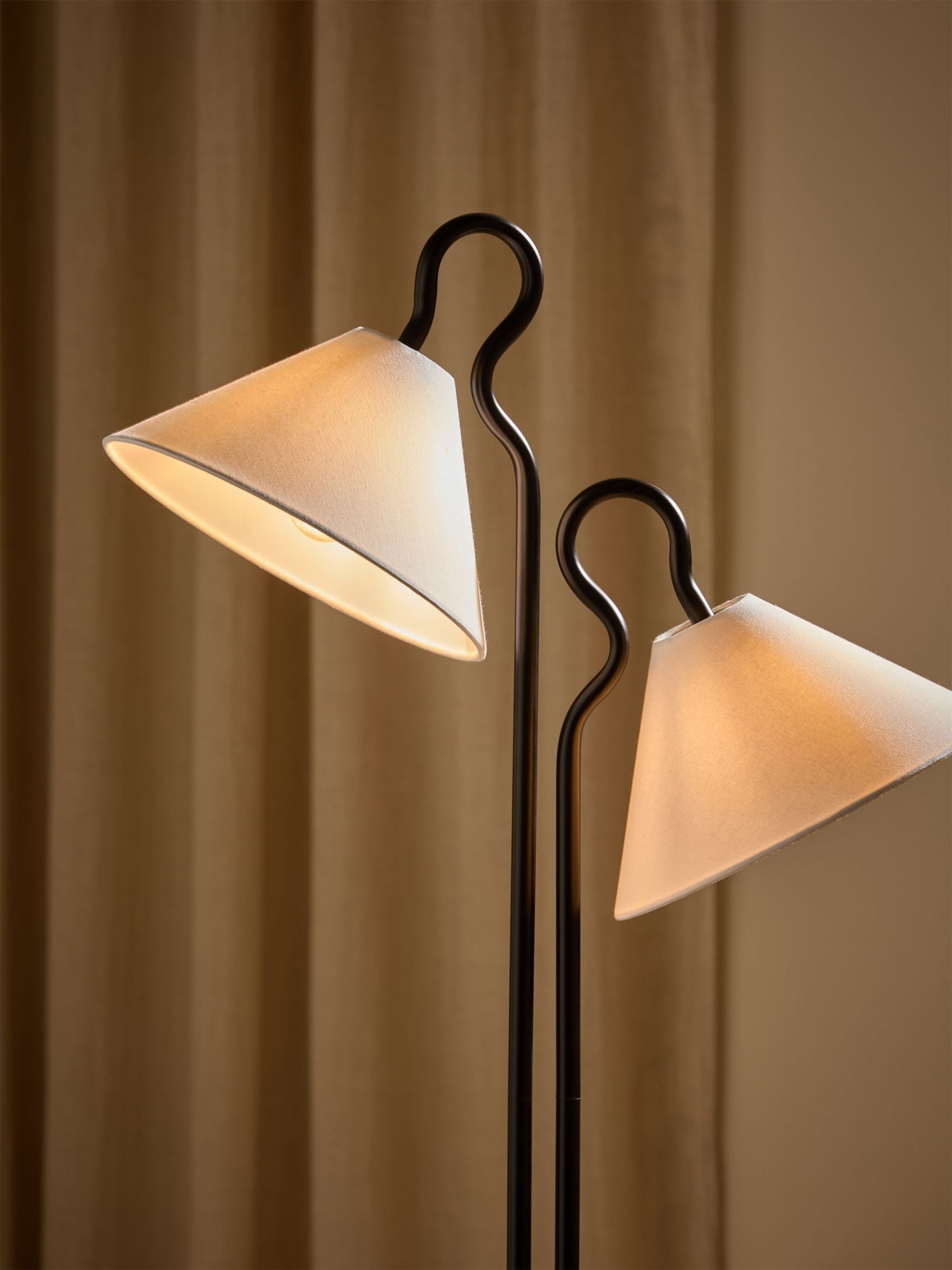 FENWICK TAPERED TRIPOD LAMP