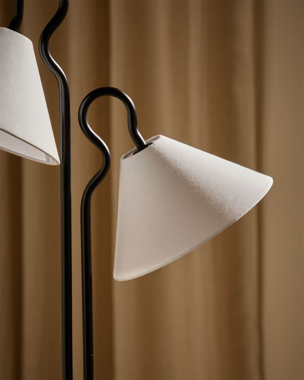 FENWICK TAPERED TRIPOD LAMP