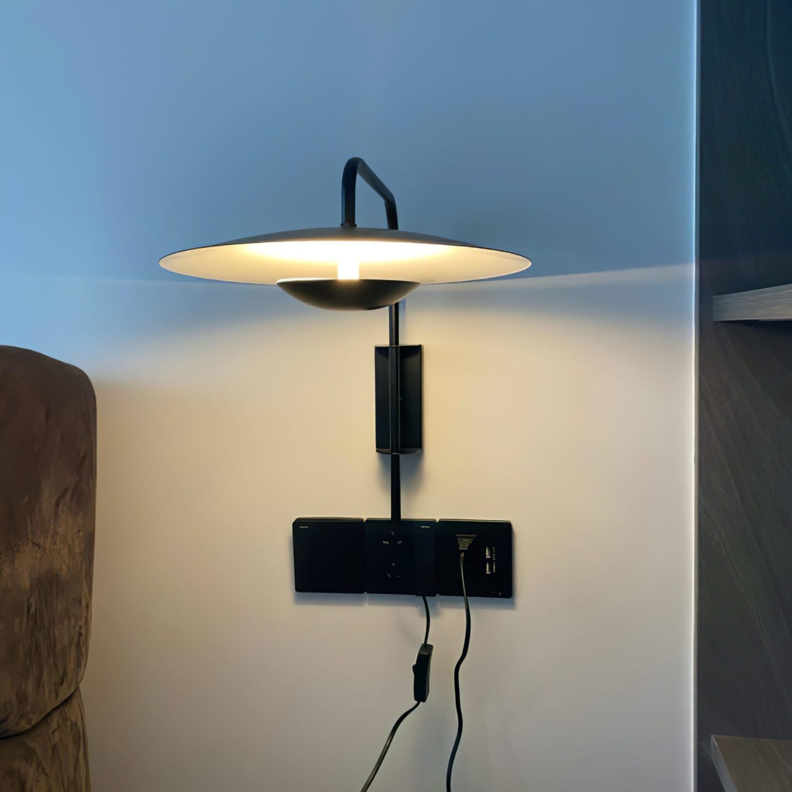 RAVENWOOD AMBER GLOW WALL SCONCE