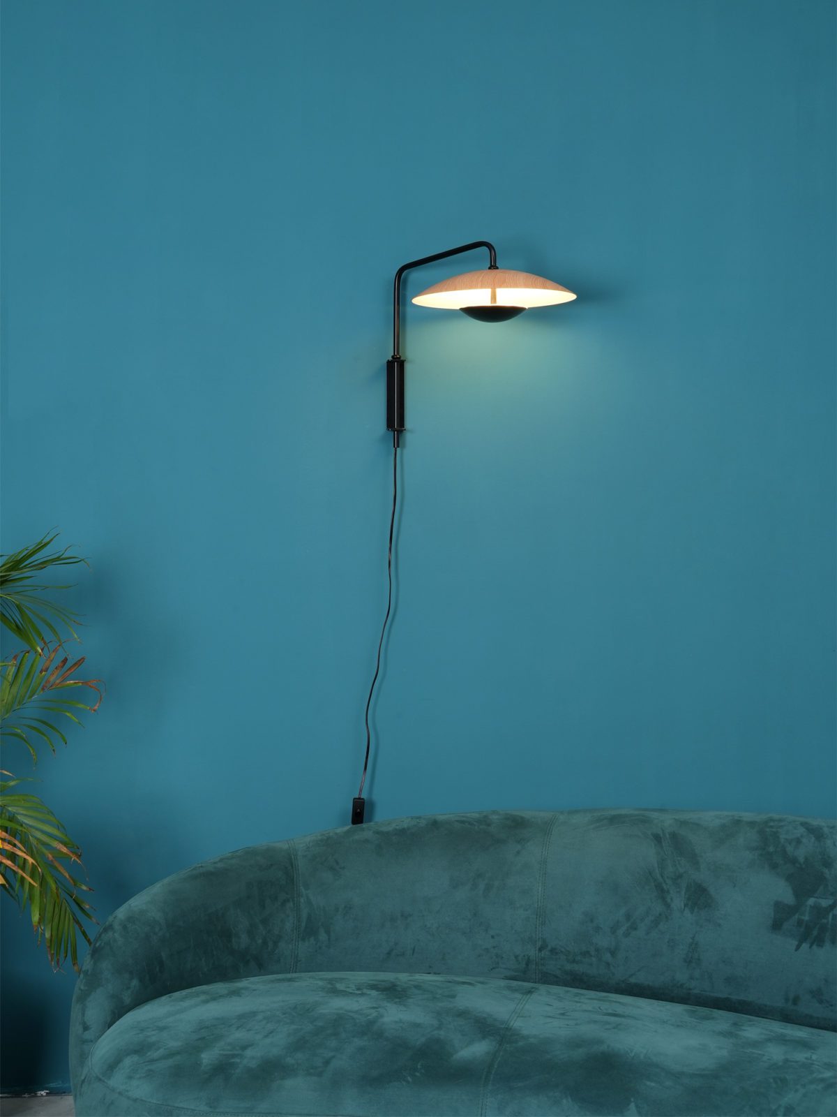 RAVENWOOD AMBER GLOW WALL SCONCE