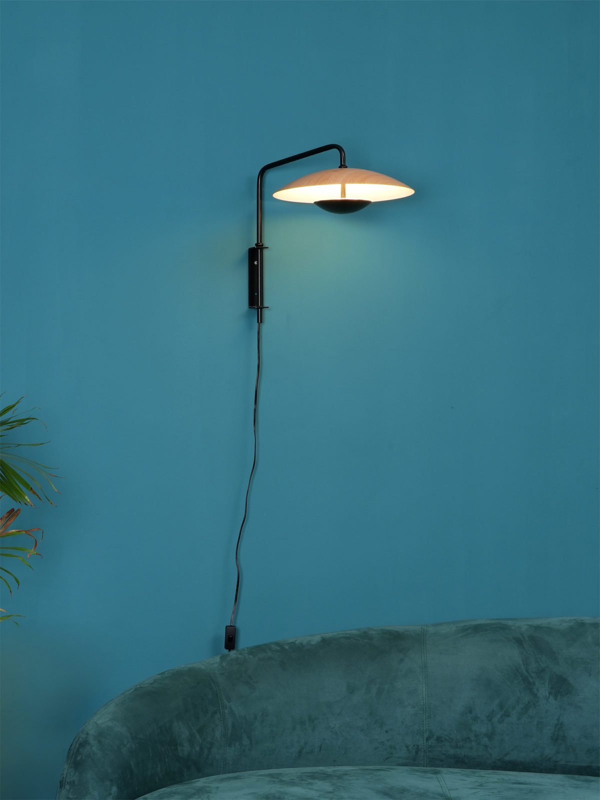 RAVENWOOD AMBER GLOW WALL SCONCE