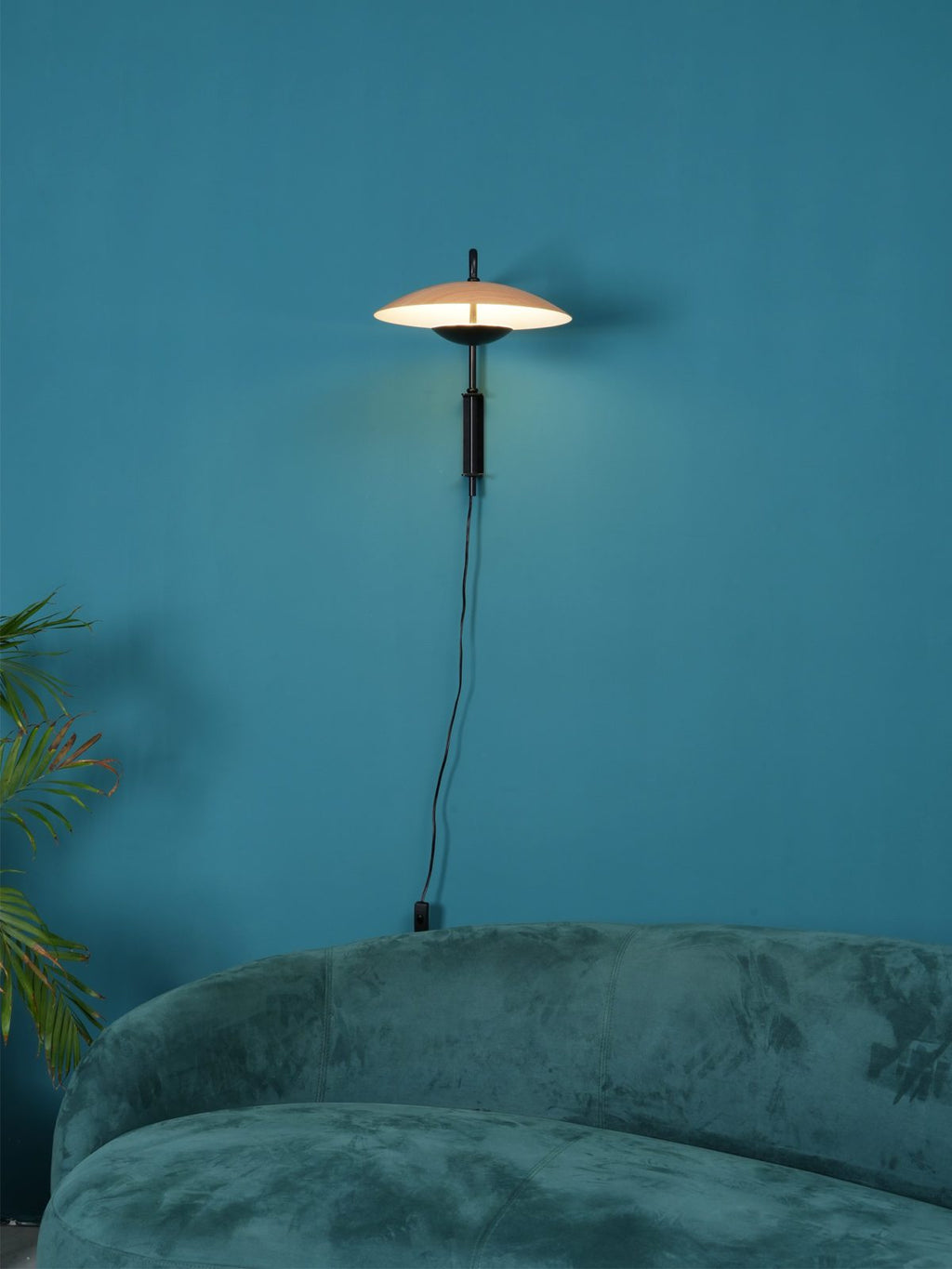 RAVENWOOD AMBER GLOW WALL SCONCE