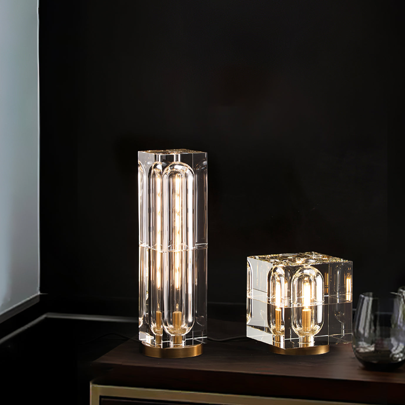 WINTHROP CRYSTAL GLOBE TABLE LAMP