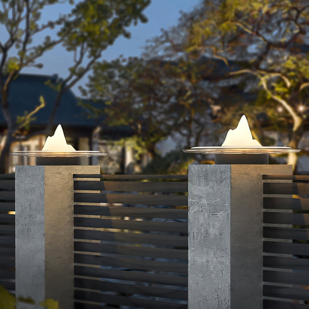 FROSTHILL GARDEN LANTERN POST