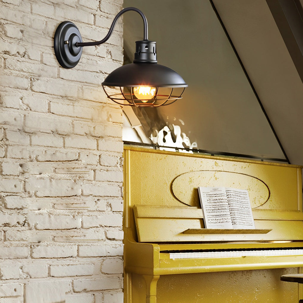 WINDSOR IRON VINTAGE OUTDOOR WALL LANTERN