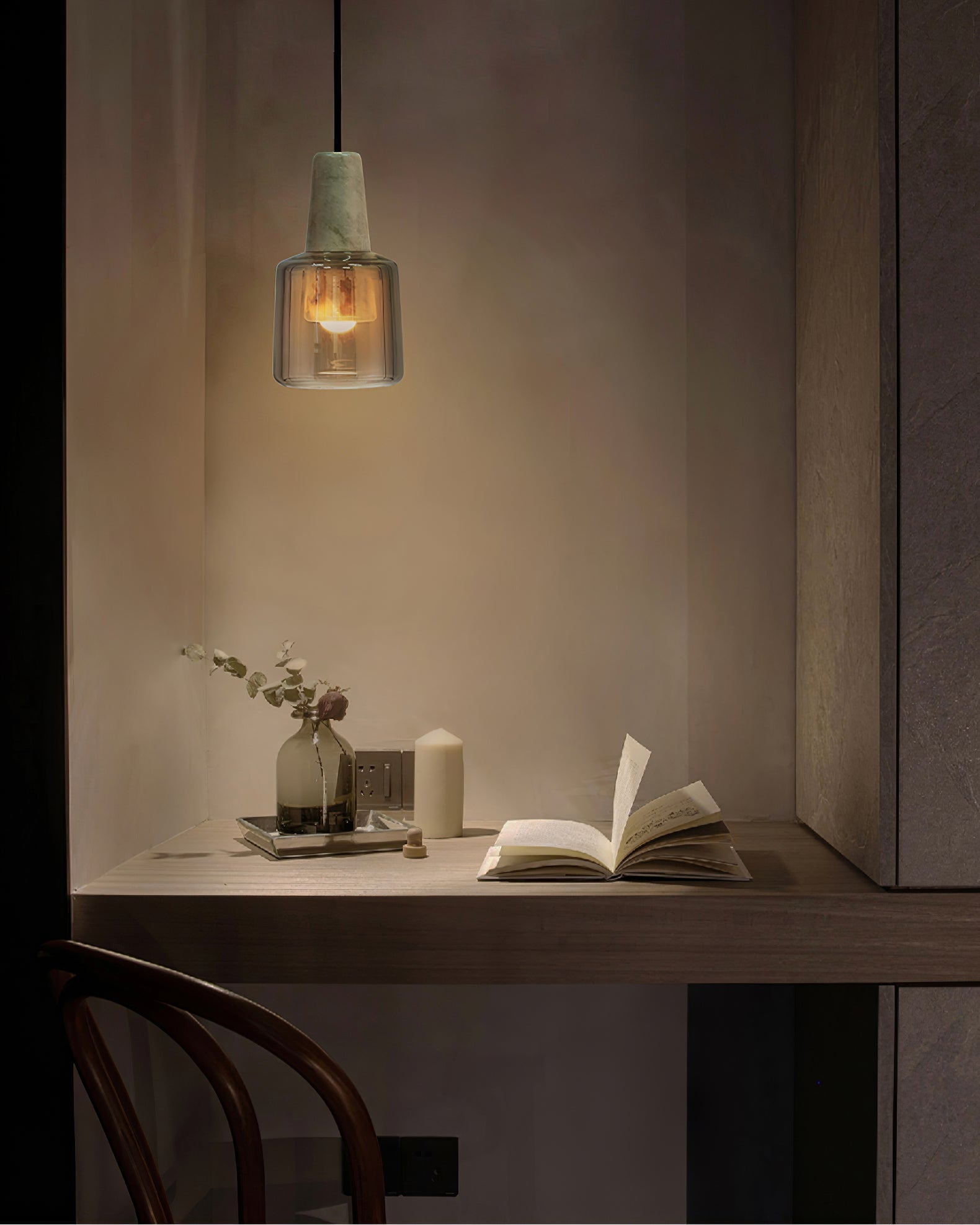 RAVENWOOD HAND-BLOWN GLASS PENDANT LIGHT