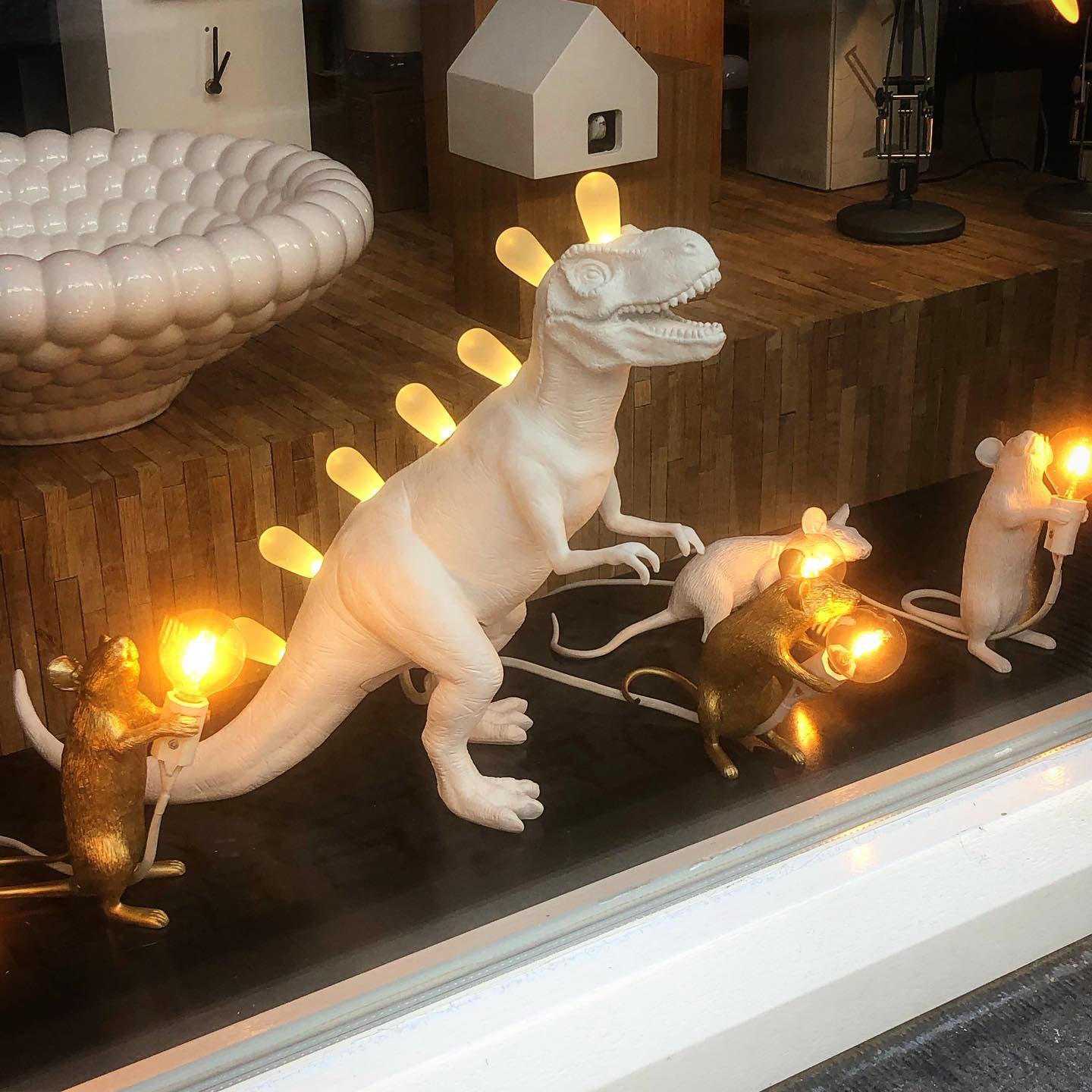 THORNBURY DINOSAURINE ILLUMINATOR