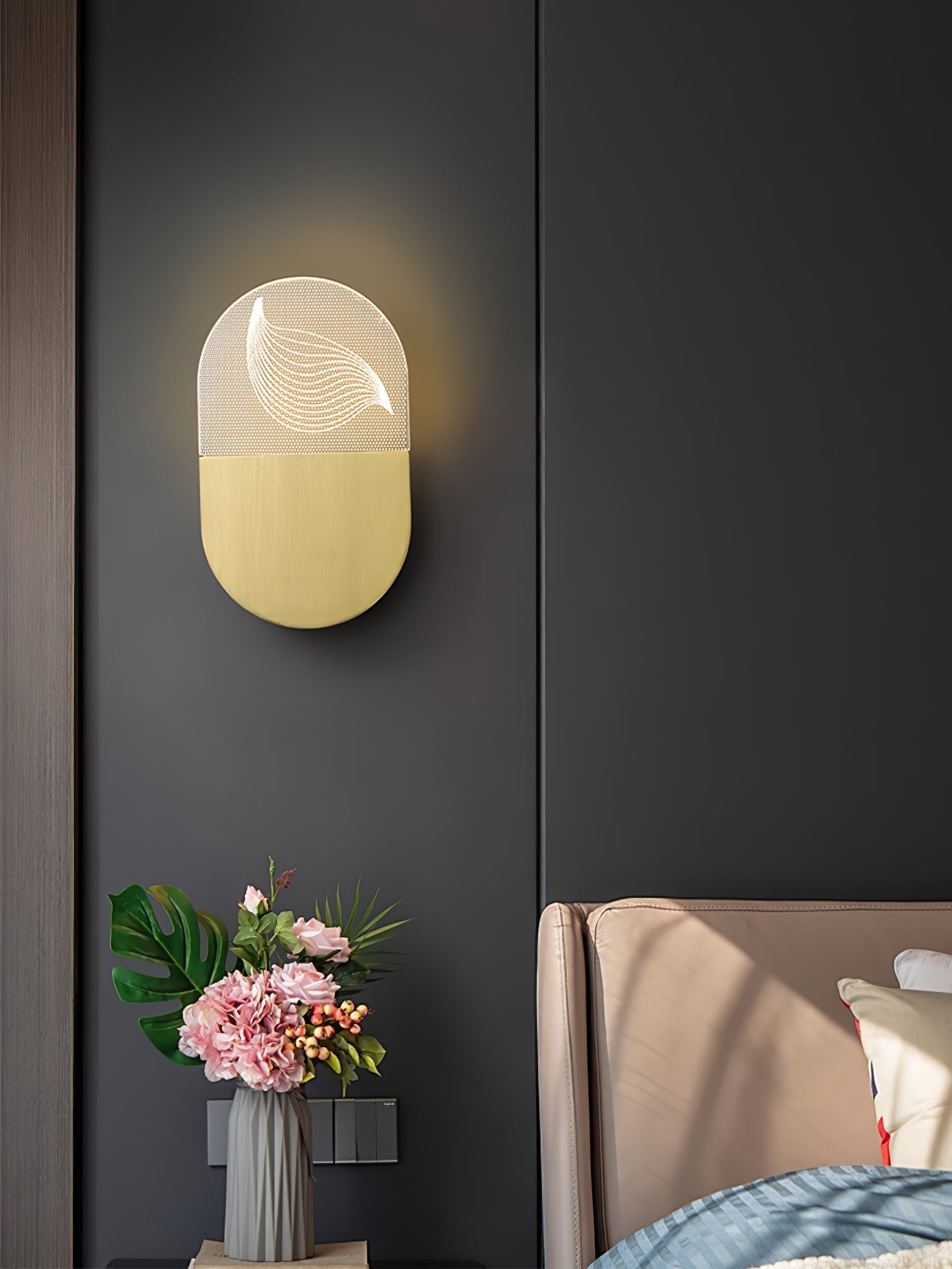 RAVENSDALE IVORY SCULPTED WALL SCONCE
