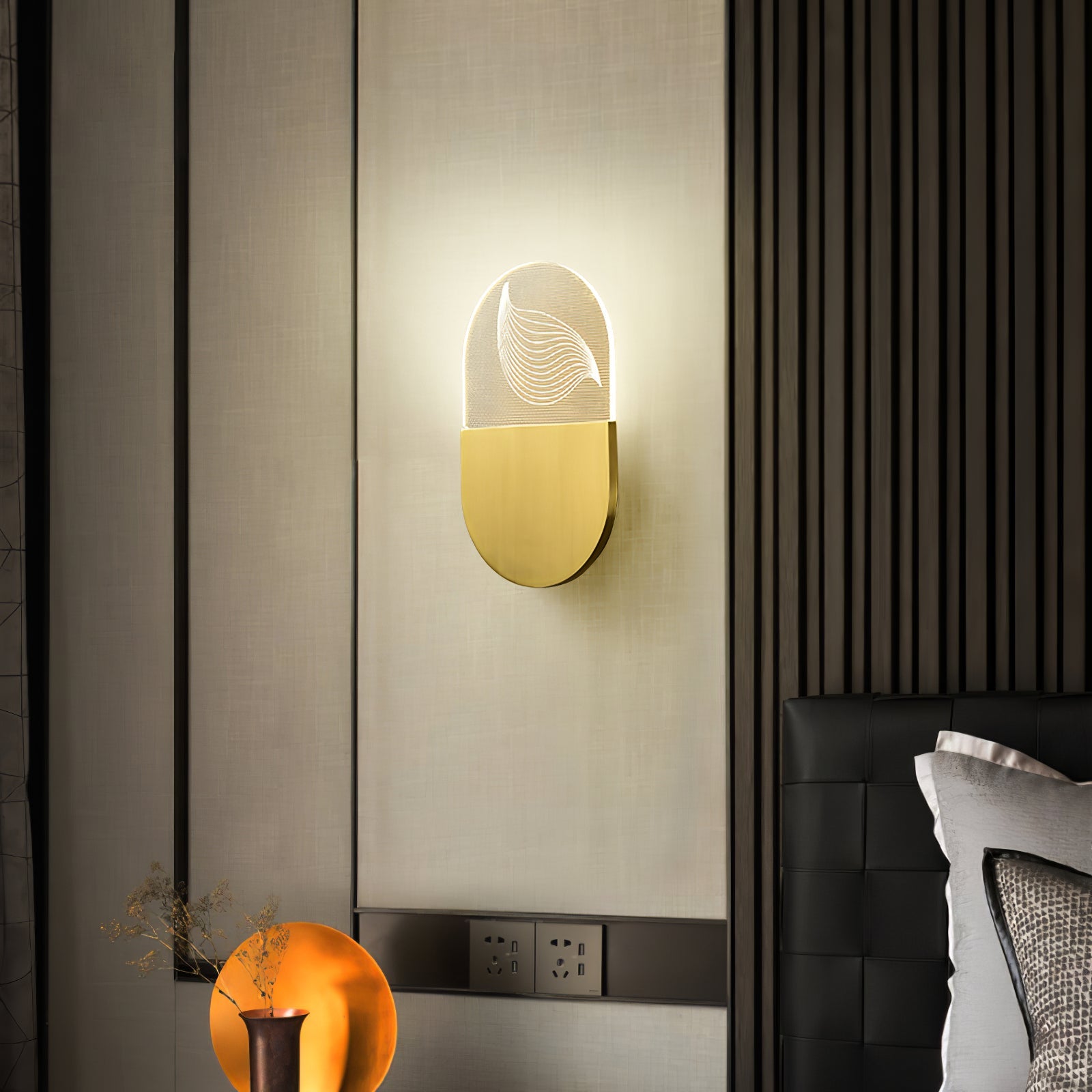 RAVENSDALE IVORY SCULPTED WALL SCONCE