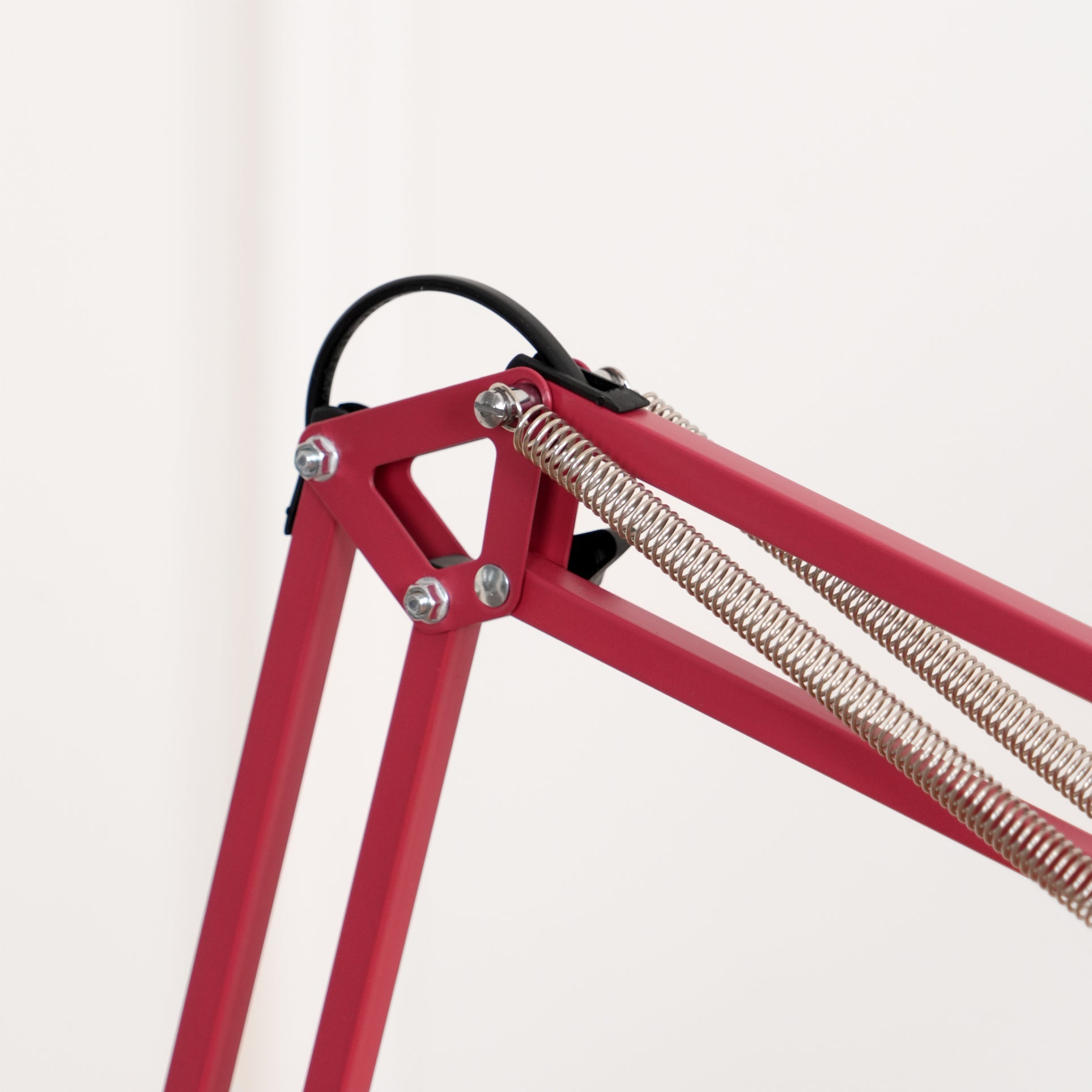 RAVENSDALE SCARLET ARCHING LAMP