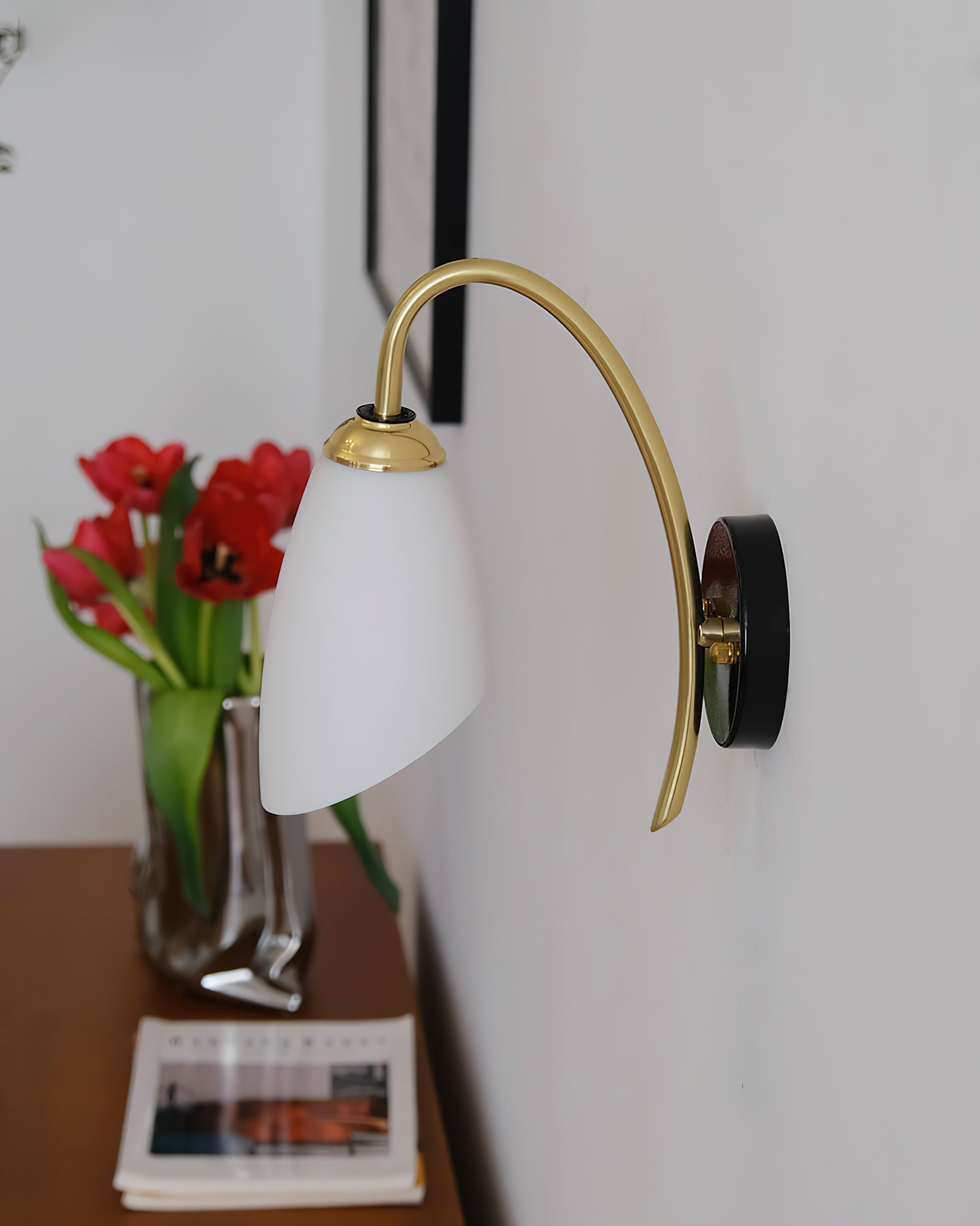 RAVENSHIRE GLOWING WALL SCONCE