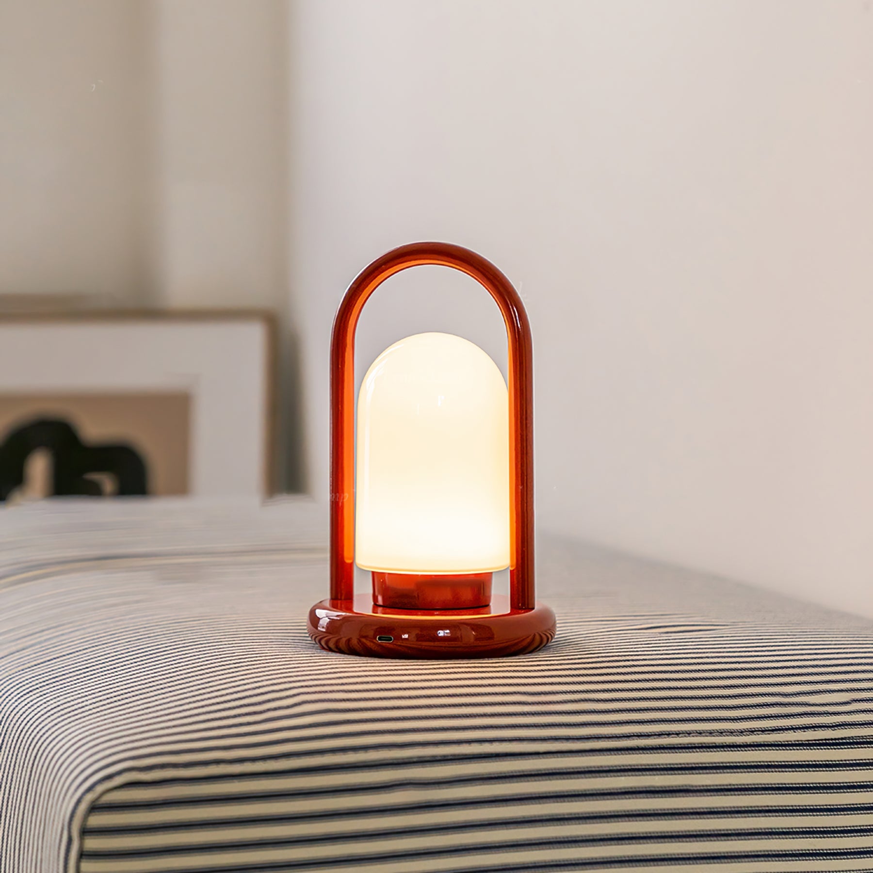 RAVENSHIRE TRAVELING ILLUMINATION LANTERN