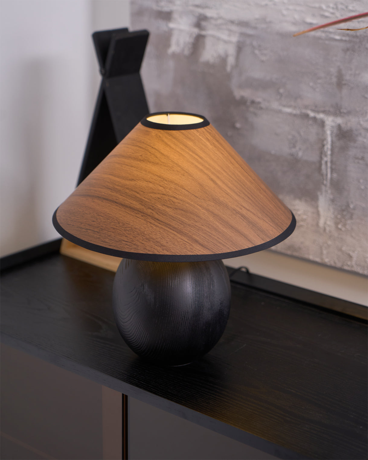 RAVENHALL WHIMSICAL GLOW TABLE LAMP