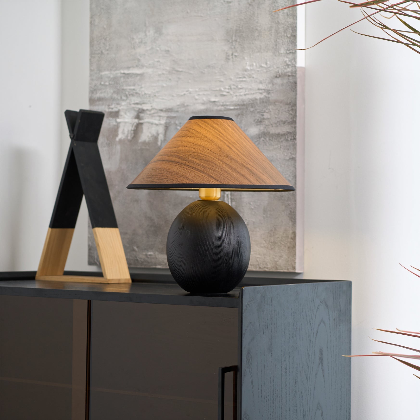 RAVENHALL WHIMSICAL GLOW TABLE LAMP