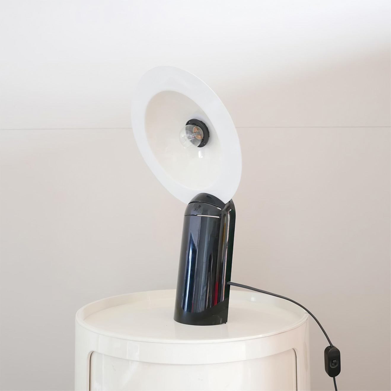 RAVENSHIRE GLOWING ORB TABLE LIGHT