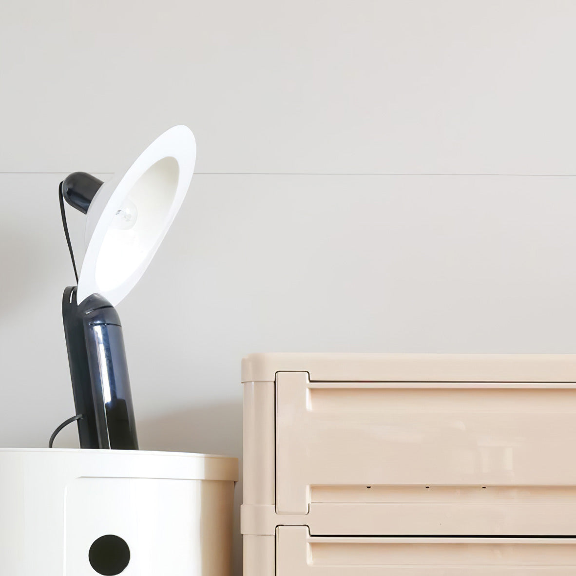 RAVENSHIRE GLOWING ORB TABLE LIGHT