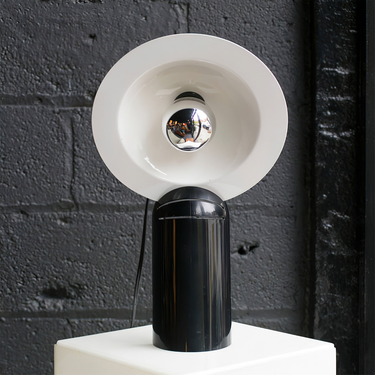 RAVENSHIRE GLOWING ORB TABLE LIGHT