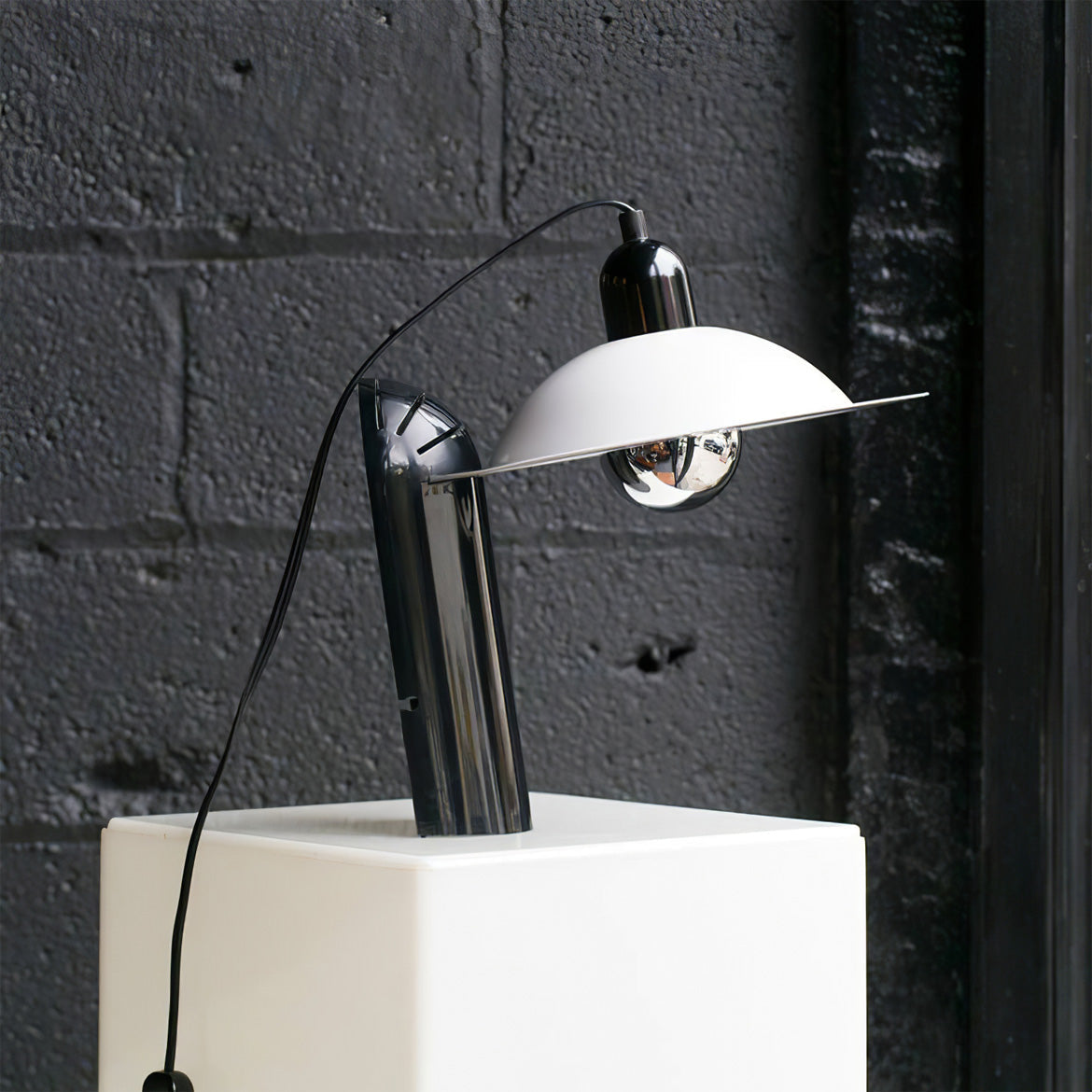 RAVENSHIRE GLOWING ORB TABLE LIGHT