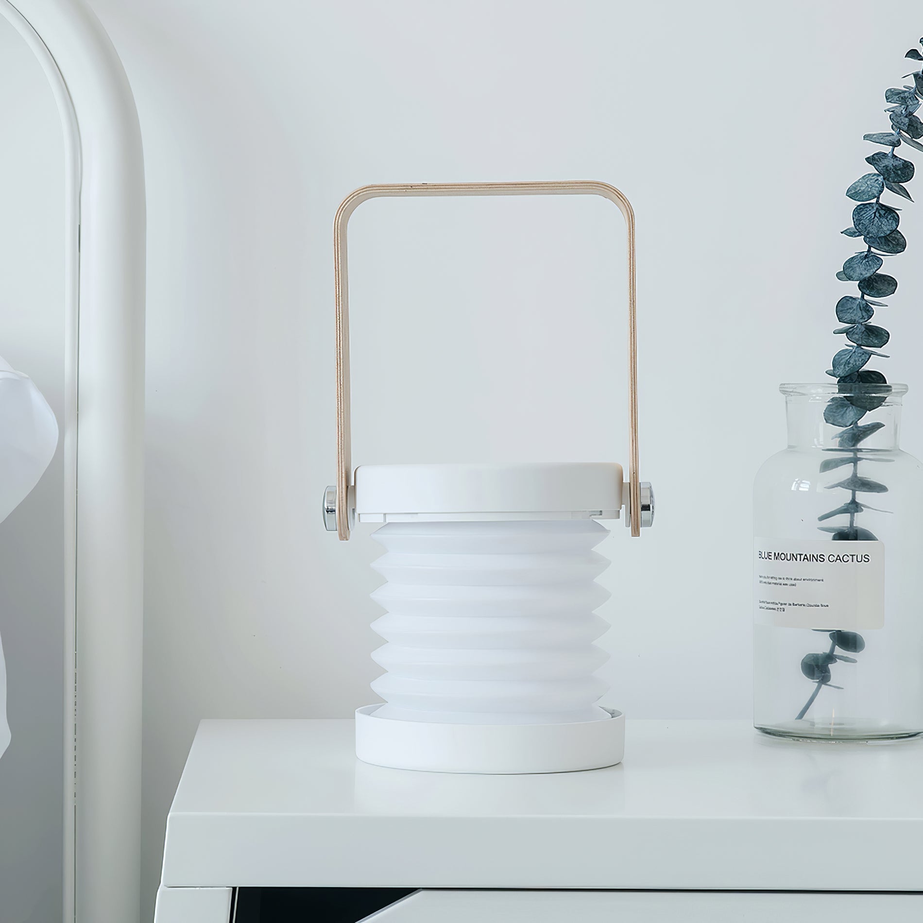 WINTHORPE TRAVELING GLOW TABLE LANTERN