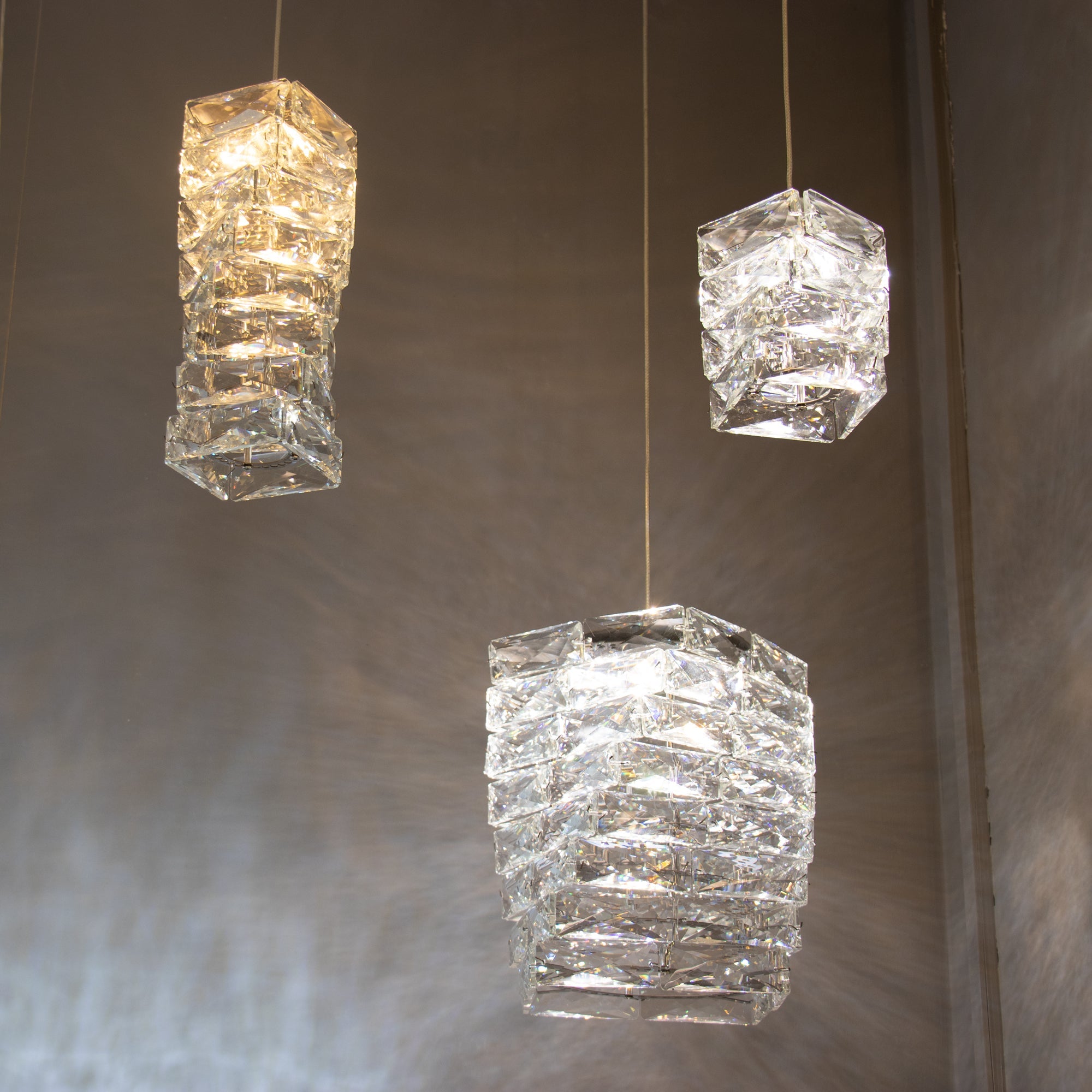 WINTHROP CRYSTAL DROPLET HANGING LIGHT