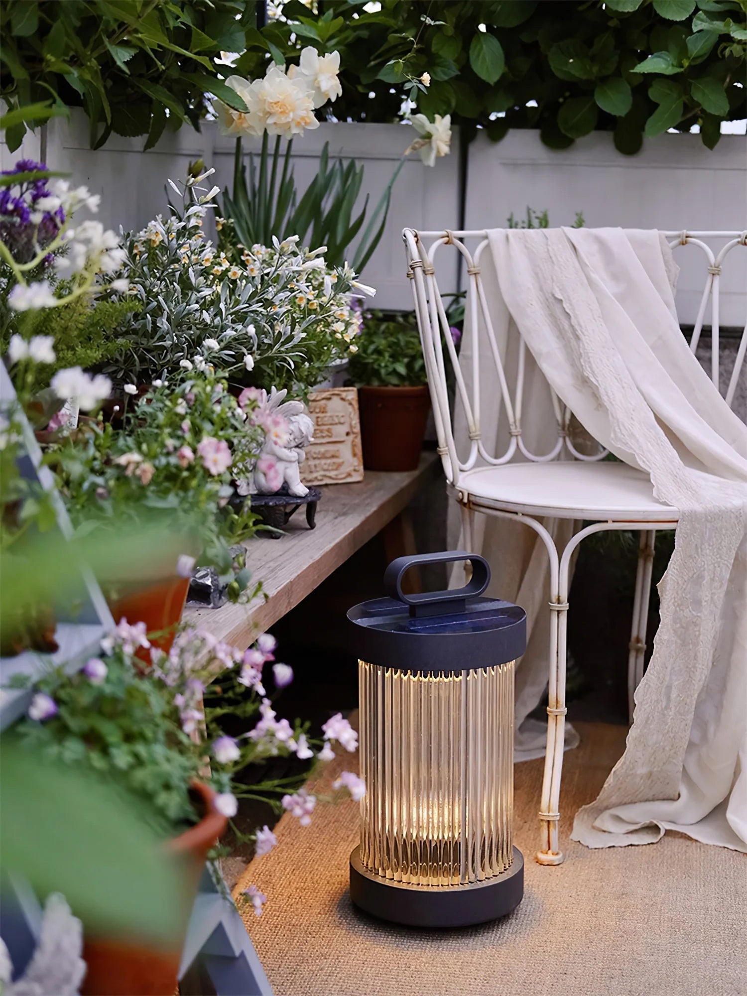 WINTHROP SOLAR-POWERED GLASS TABLE LANTERN