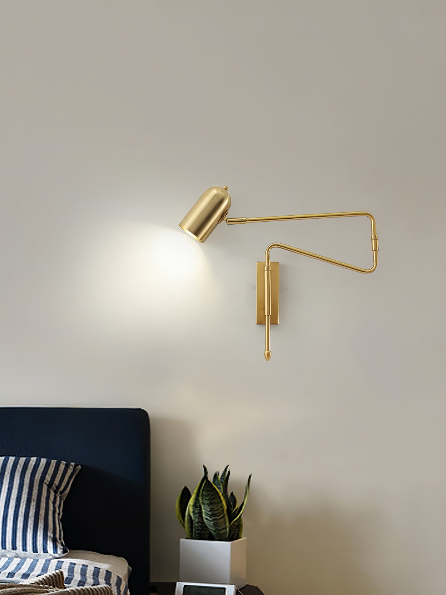 WINDSOR EXTENSIBLE ARM WALL LANTERN