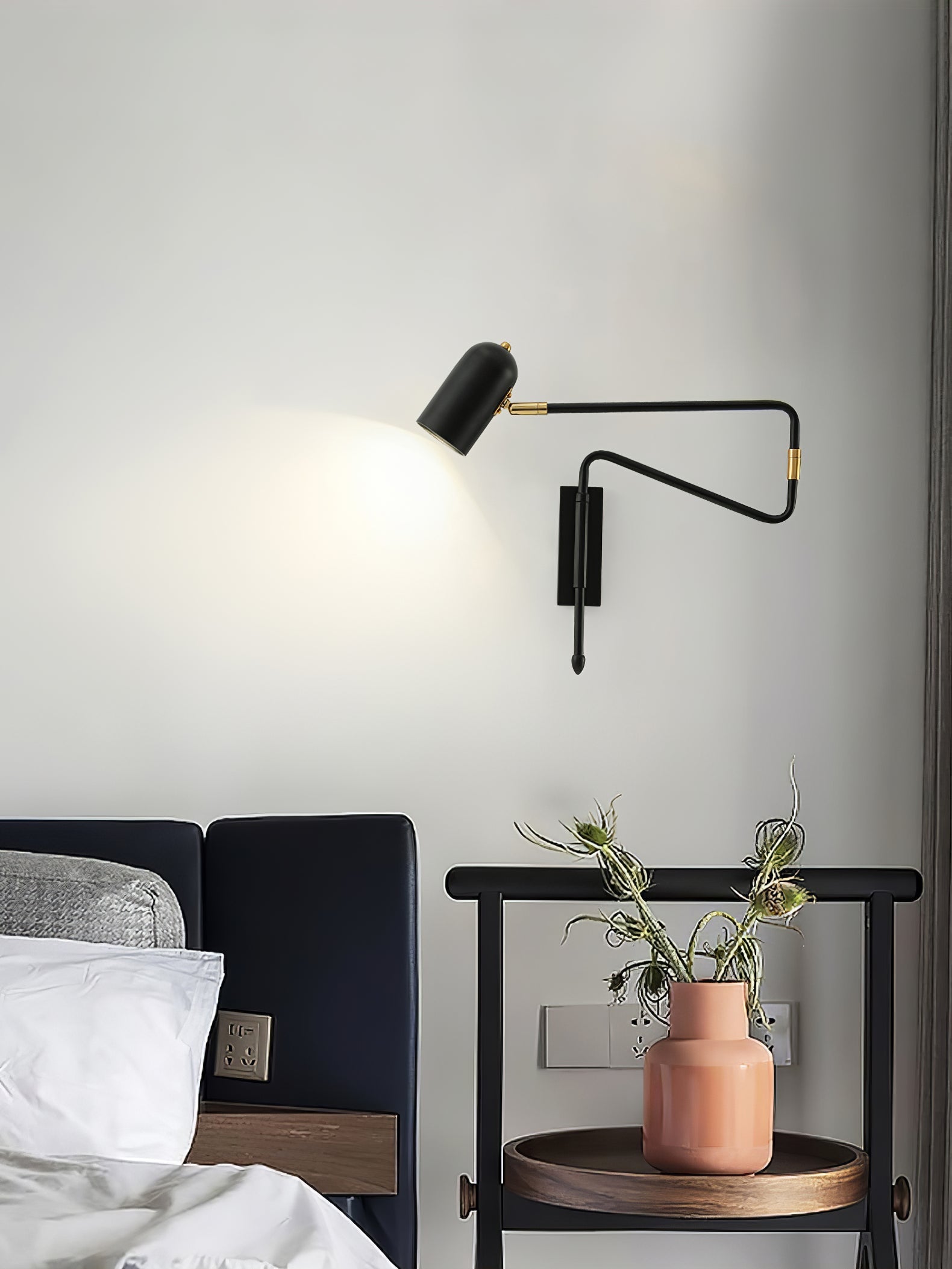 WINDSOR EXTENSIBLE ARM WALL LANTERN