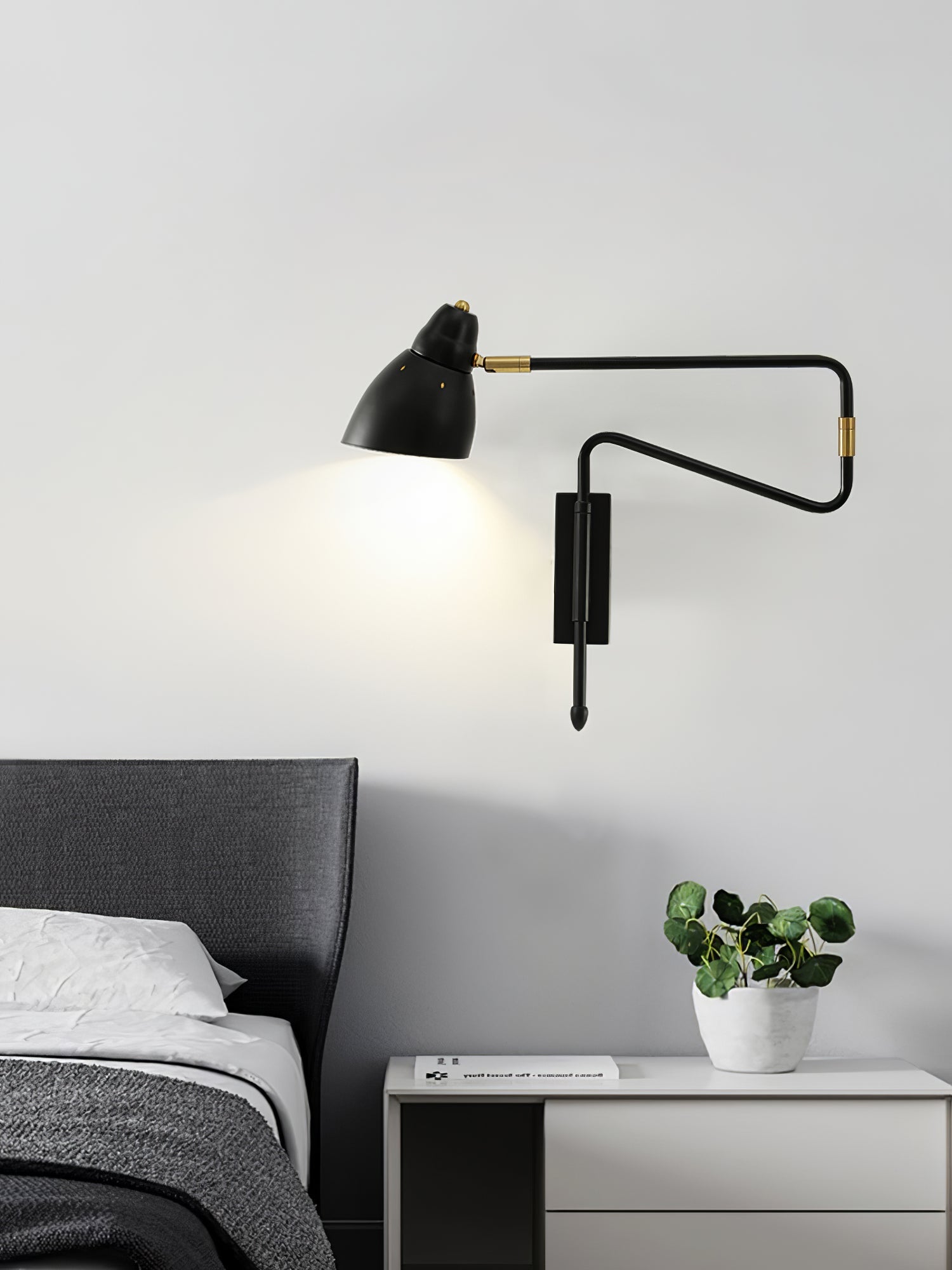 WINDSOR EXTENSIBLE ARM WALL LANTERN