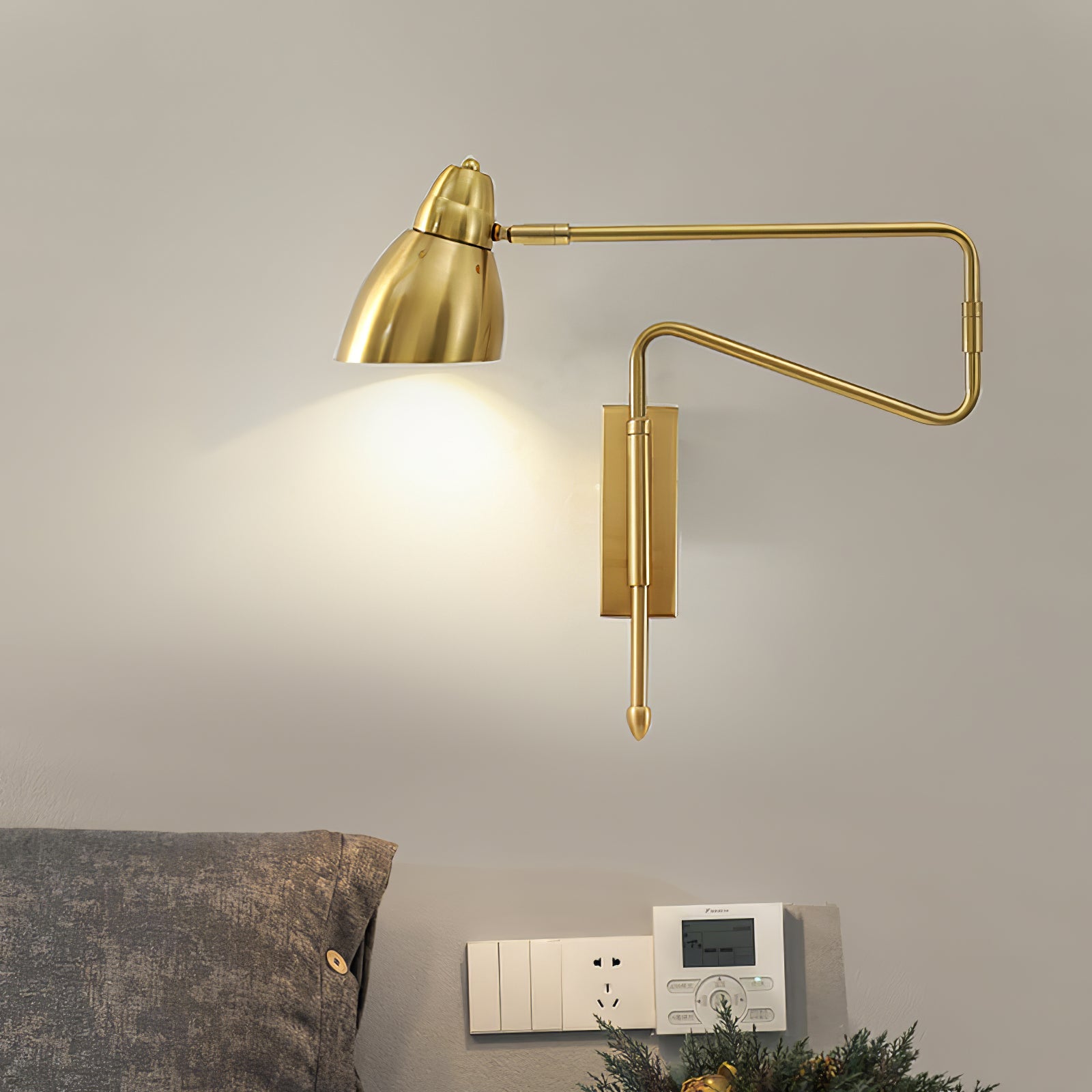 WINDSOR EXTENSIBLE ARM WALL LANTERN