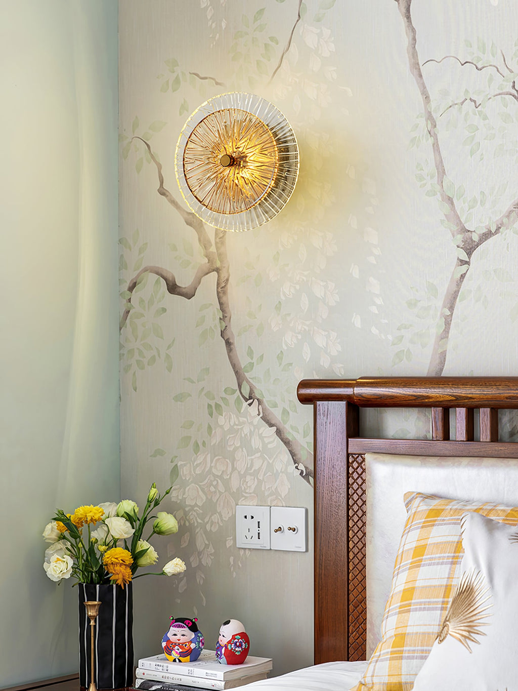 VERDANT FOLIO ILLUMINATED WALL SCONCE