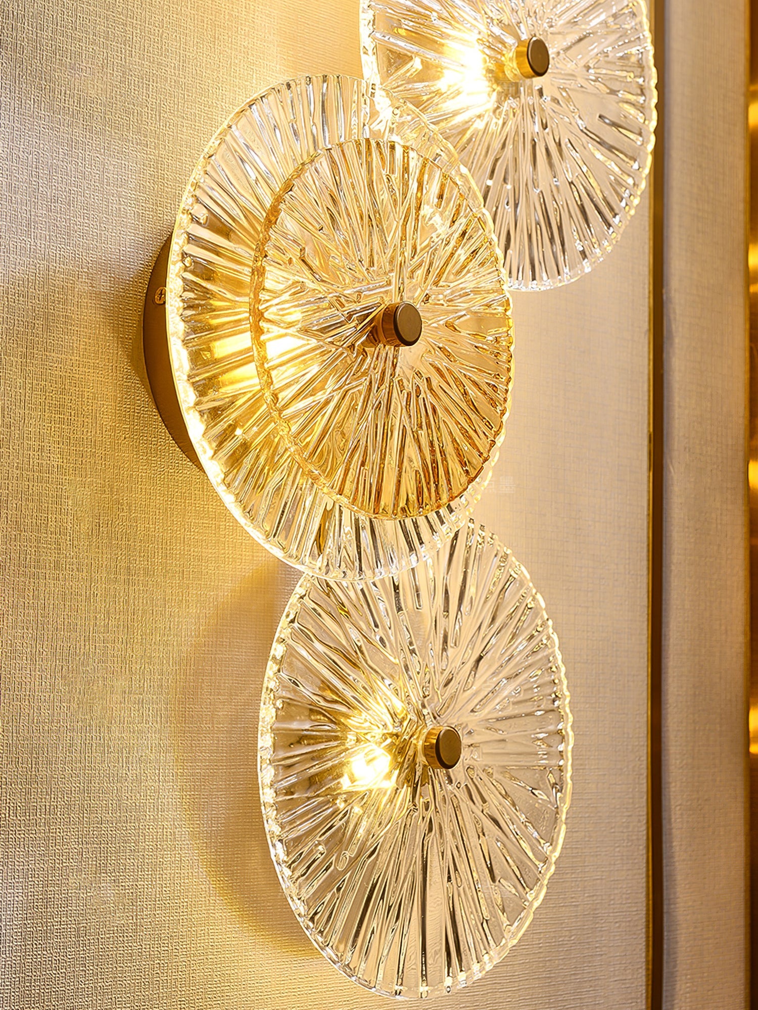 VERDANT FOLIO ILLUMINATED WALL SCONCE