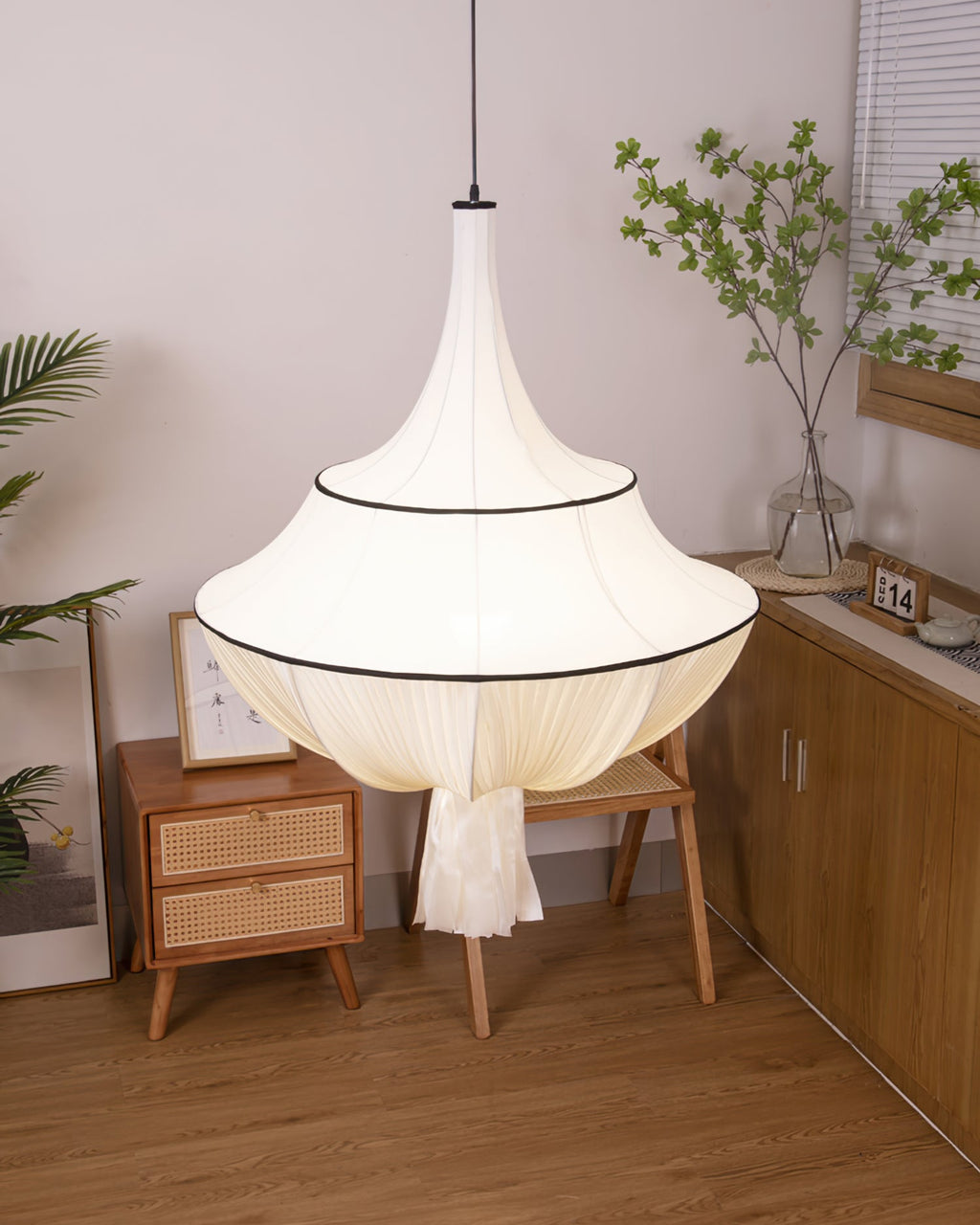 RAVENWOOD HANGING GLOBE LIGHT