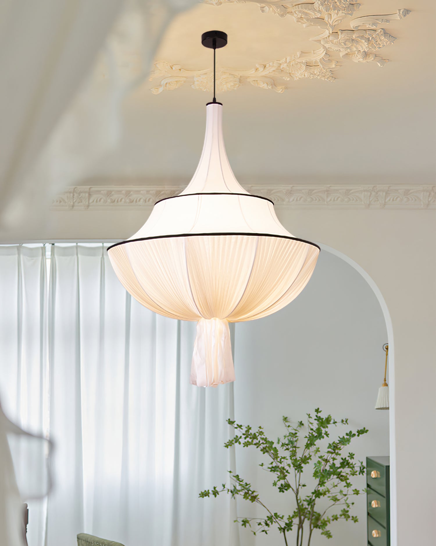 RAVENWOOD HANGING GLOBE LIGHT