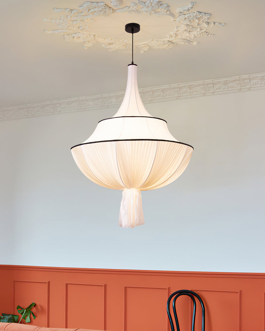 RAVENWOOD HANGING GLOBE LIGHT