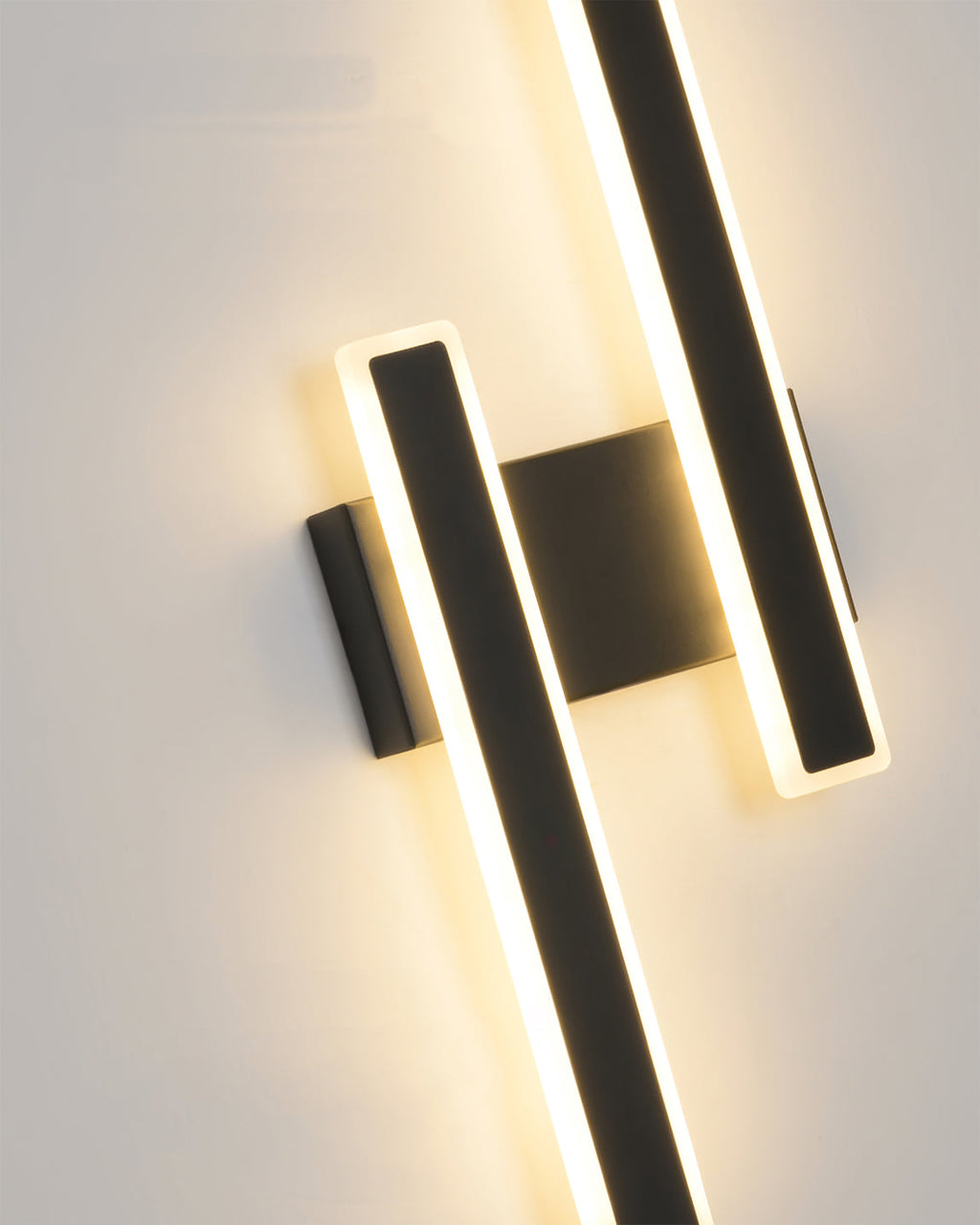 FENWICK GLOWING HORIZON WALL SCONCE