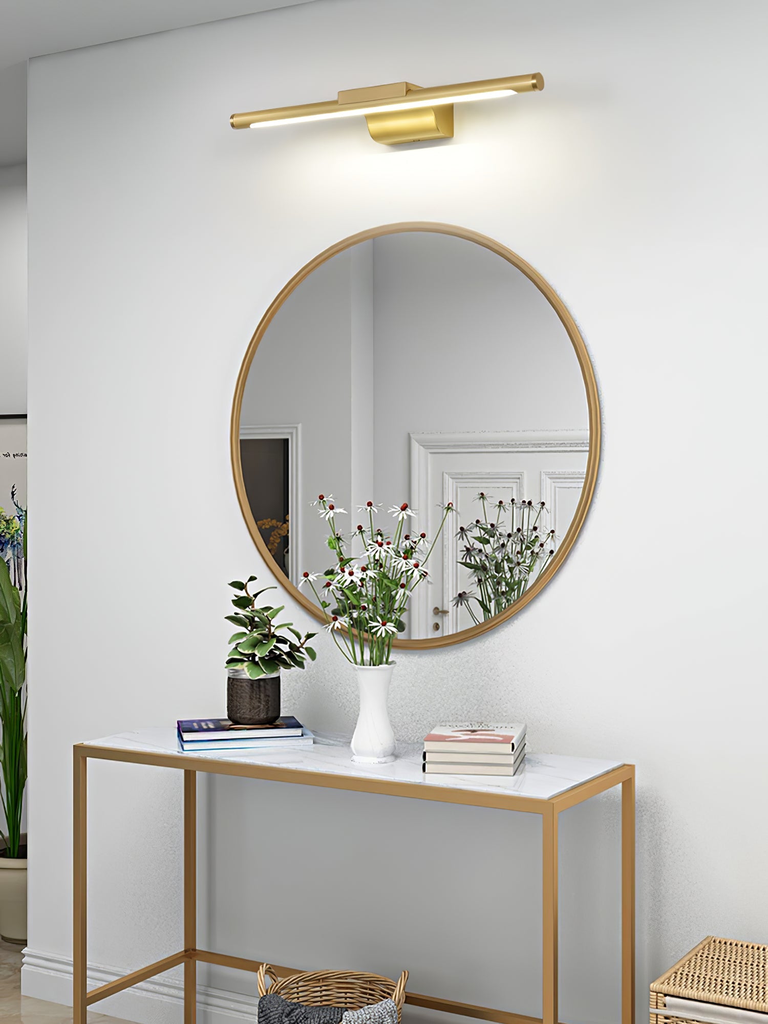 WINTHORPE METALLIC CURVED WALL SCONCE