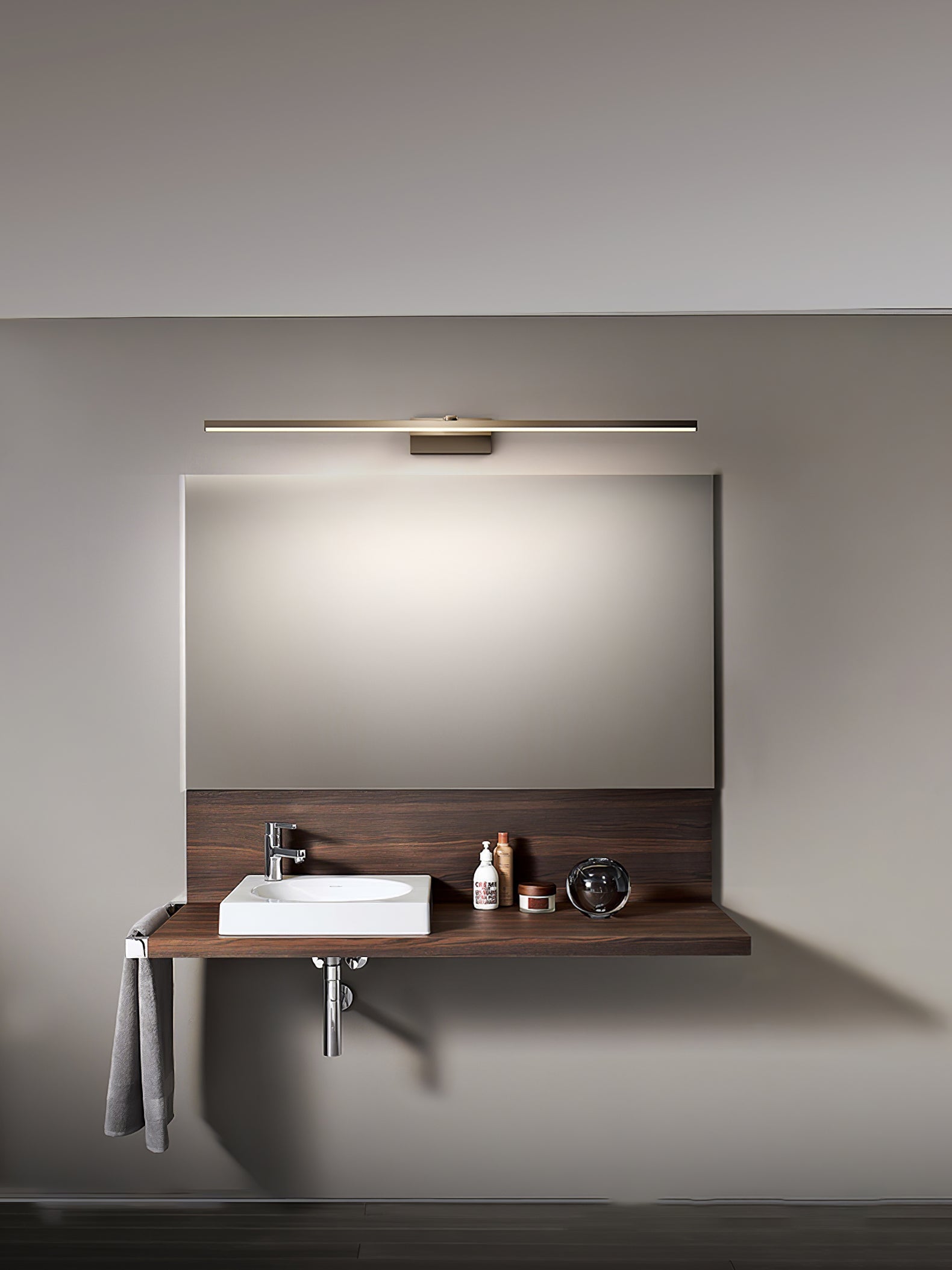 WINTHORPE METALLIC CURVED WALL SCONCE