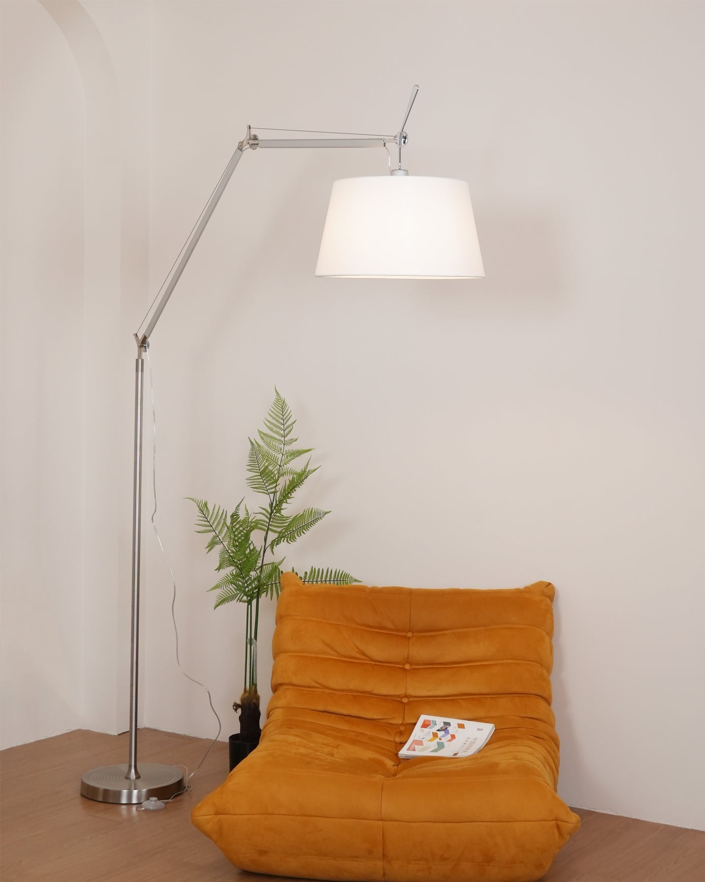 WINTHORPE MID-CENTURY ILLUMINATION COLUMN