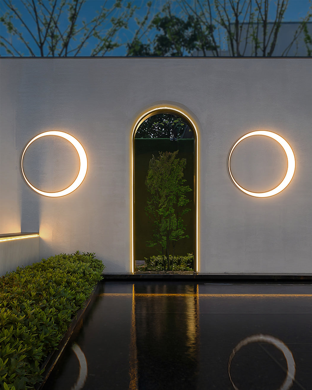 ASTRONAUT'S GLOW OUTDOOR LANTERN