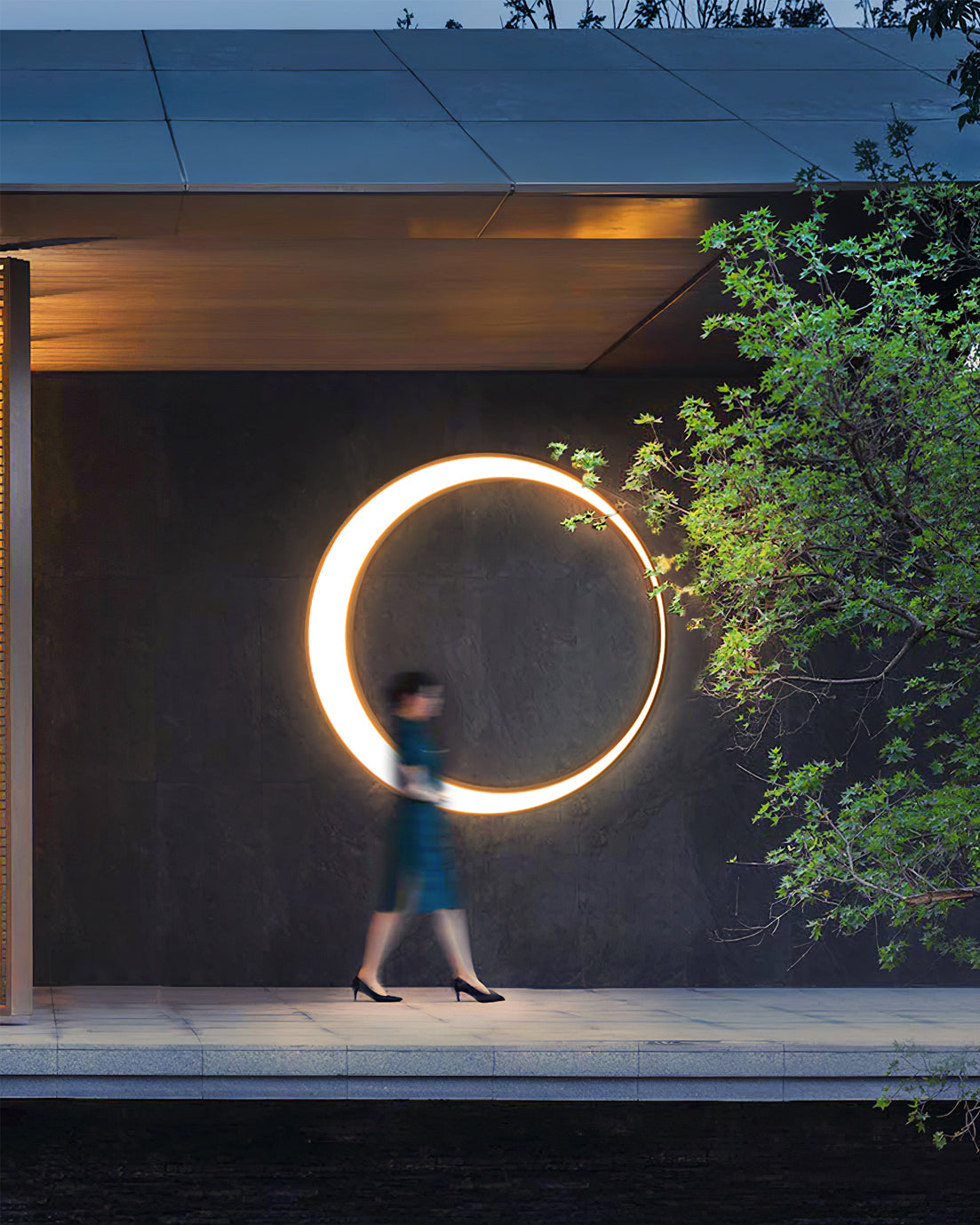 ASTRONAUT'S GLOW OUTDOOR LANTERN