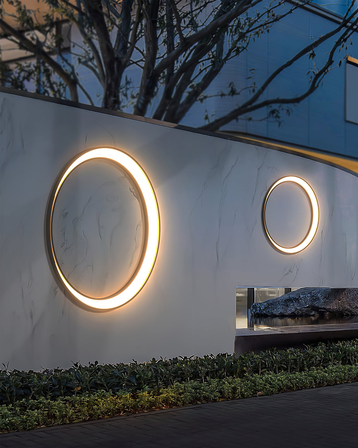 ASTRONAUT'S GLOW OUTDOOR LANTERN