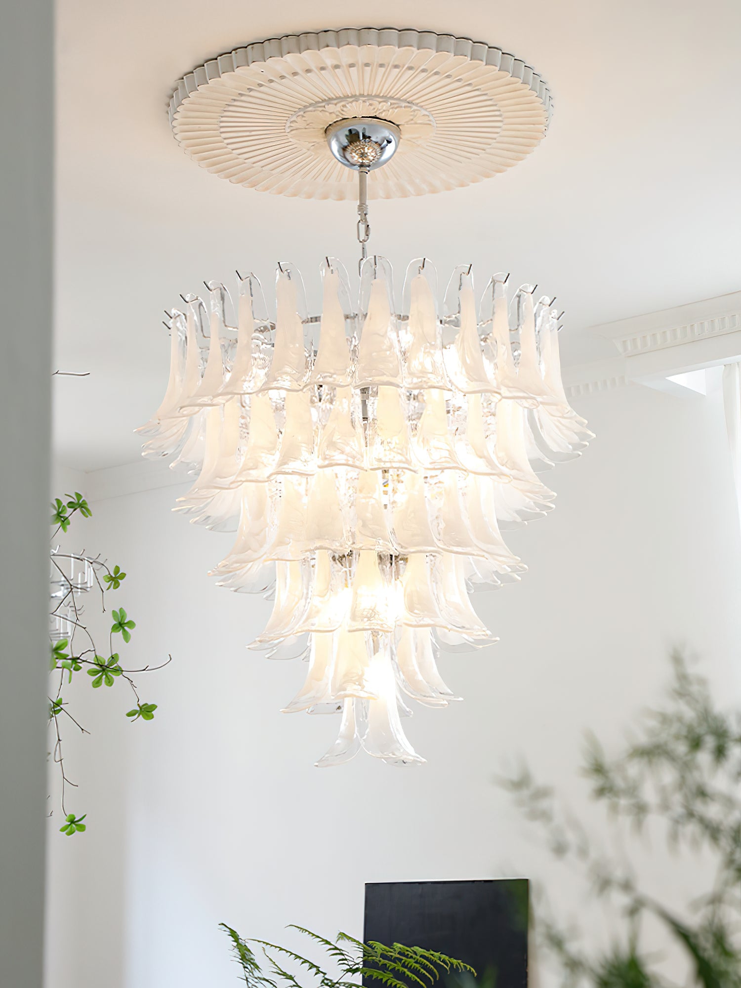 VIOLET HUE BLOSSOMING LIGHTING FIXTURE
