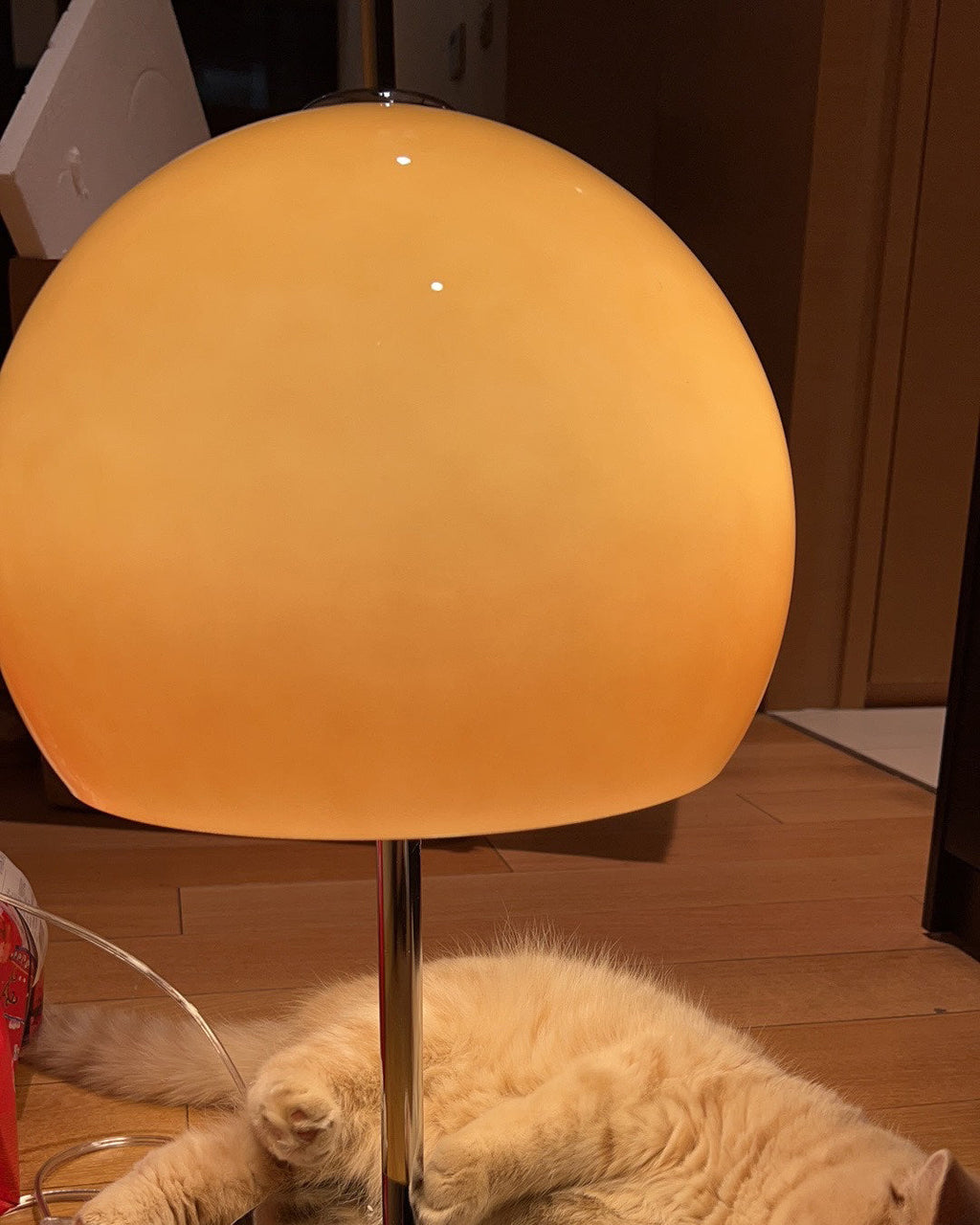 WINTHROP MUSHROOM-SHAPED AMBER LAMP